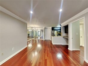 3201 Lenox Rd NE in Atlanta, GA - Foto de edificio - Building Photo