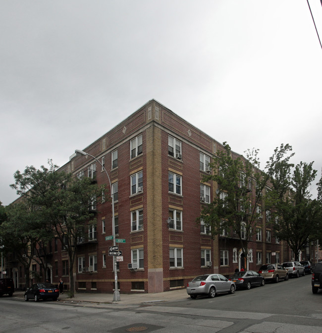 Rosex Court in Ridgewood, NY - Building Photo - Building Photo