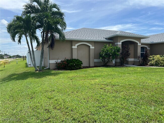 1001 SW 9th Ave in Cape Coral, FL - Building Photo - Building Photo