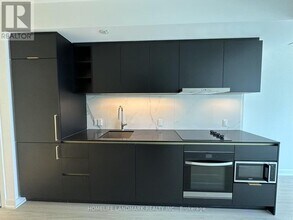 8-4208 Wellesley St W in Toronto, ON - Building Photo - Building Photo