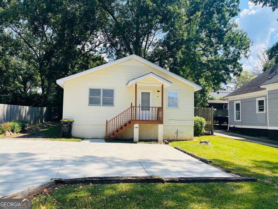 25 St Clair St in Newnan, GA - Building Photo