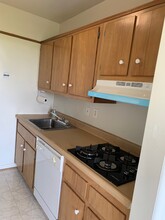10401 Grosvenor Pl, Unit 1524 in Rockville, MD - Building Photo - Building Photo