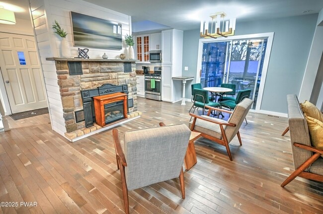 413 Sunset Forest Dr in Hawley, PA - Building Photo - Building Photo