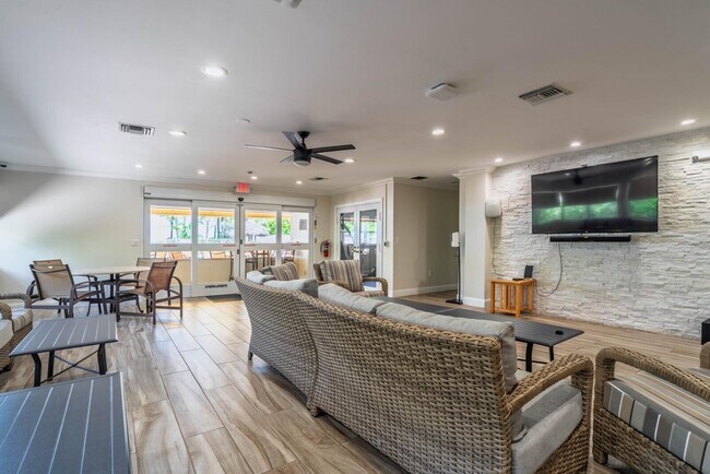 401 Briny Ave in Pompano Beach, FL - Building Photo - Building Photo