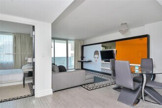 1100 West Ave, Unit 1427 in Miami Beach, FL - Building Photo - Building Photo