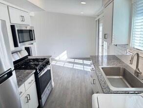 253 Ogle St in Costa Mesa, CA - Building Photo - Building Photo