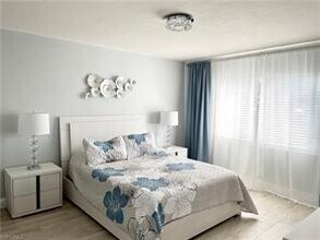 4270 Jack Frost Ct-Unit -5 in Naples, FL - Building Photo - Building Photo