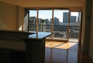 620 Peachtree St NE, Unit 1907