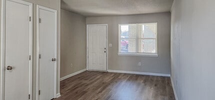 1731 W Avalon Cir, Unit D in Charleston, SC - Building Photo - Building Photo