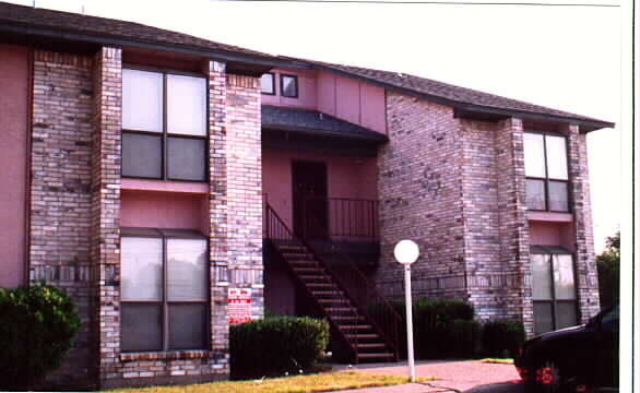 Creekview Village Apartment in Garland, TX - Foto de edificio - Building Photo