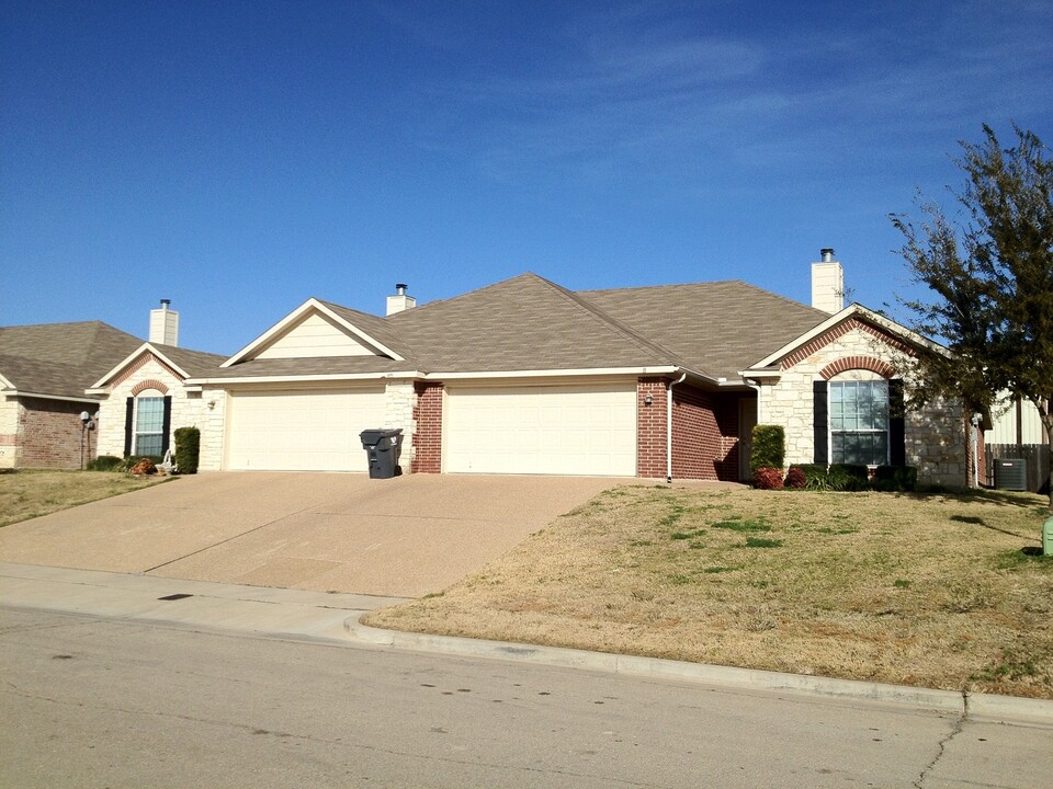 409 Chapel Trail Cir in Waco, TX - Foto de edificio