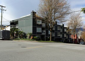 2385 Oak St in Vancouver, BC - Building Photo