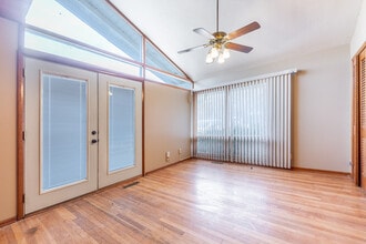 1421 Sunnyslope Ln in Manhattan, KS - Building Photo - Building Photo