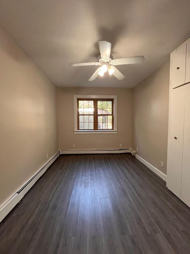 79 E 25th St, Unit 1L in Bayonne, NJ - Foto de edificio - Building Photo