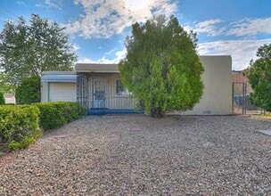 1400 Buena Vista Dr SE in Albuquerque, NM - Building Photo - Building Photo