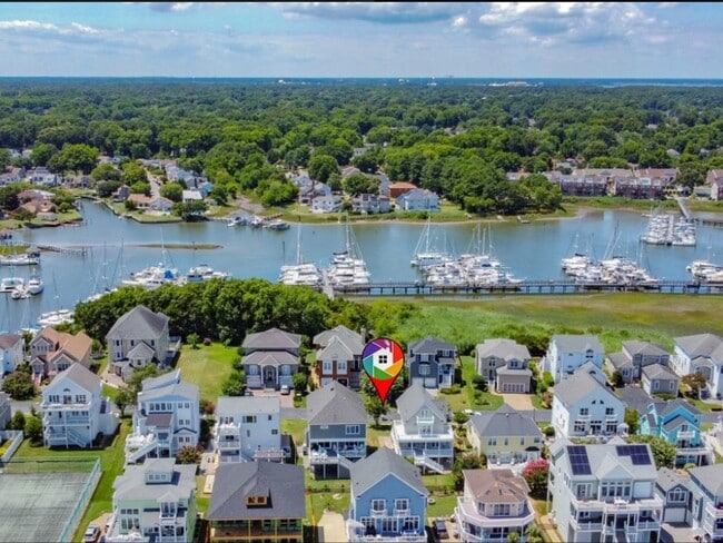 811 N 1st St in Hampton, VA - Foto de edificio - Building Photo