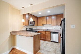 2100 Grove Ave in Richmond, VA - Building Photo - Building Photo