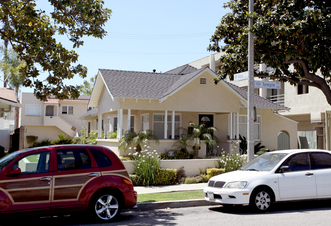 237-239 1/2 Temple Ave in Long Beach, CA - Foto de edificio