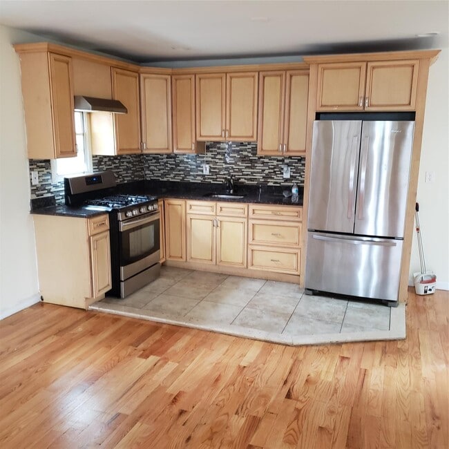 130-25 Inwood St in Queens, NY - Building Photo - Building Photo