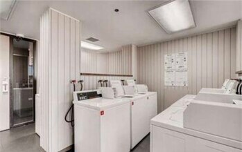 1625 Larimer St, Unit 2301 in Denver, CO - Foto de edificio - Building Photo