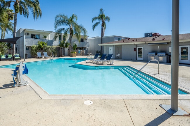Ascent Apartment Homes in Los Alamitos, CA - Foto de edificio - Interior Photo