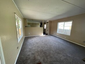 565 NW Plateau Dr in Roseburg, OR - Building Photo - Building Photo