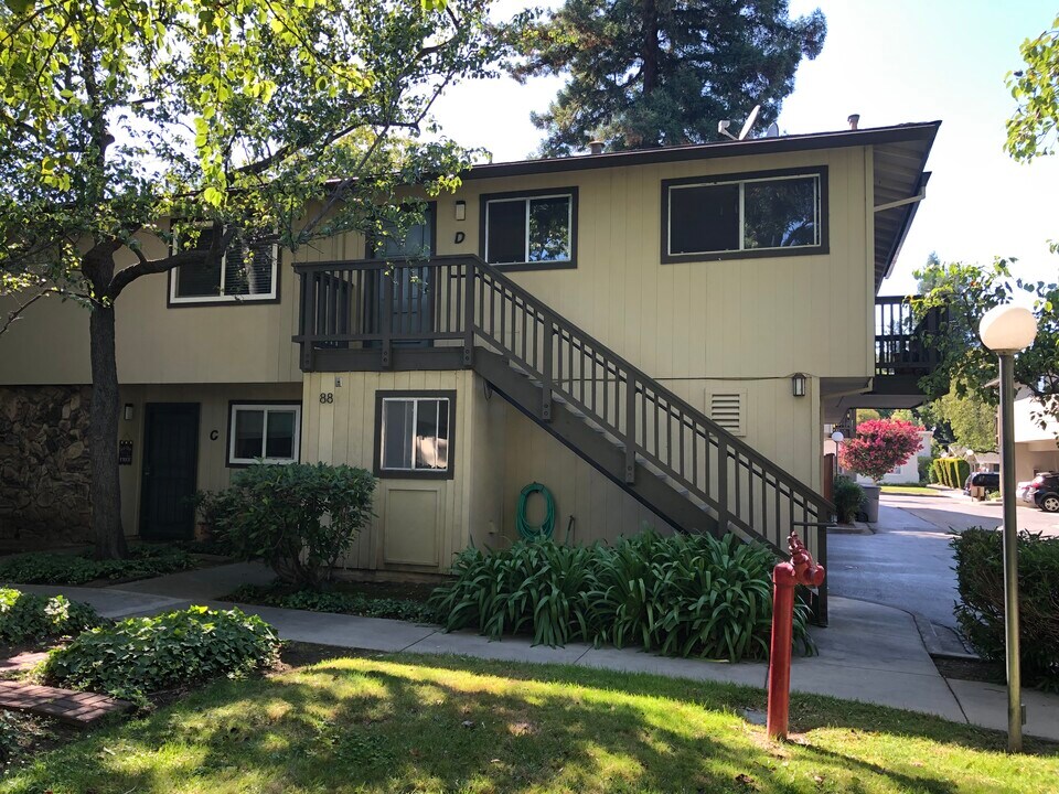 88 Flynn Ave, Unit D in Mountain View, CA - Foto de edificio