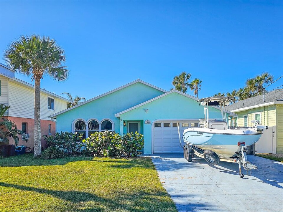 1317 N Daytona Ave in Flagler Beach, FL - Building Photo