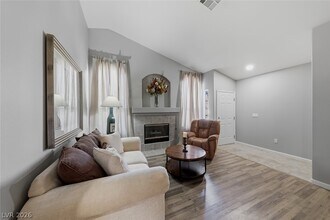 833 Glitter Glen Ct in Las Vegas, NV - Building Photo - Building Photo