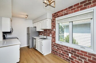 5220 Boulder Dr in West Des Moines, IA - Building Photo - Building Photo