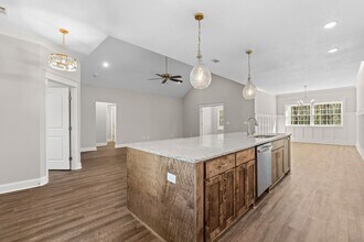 1253 E Hampton Dr in Statesboro, GA - Building Photo - Building Photo