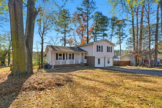 264 Greenwood Dr NW in Lilburn, GA - Building Photo - Building Photo