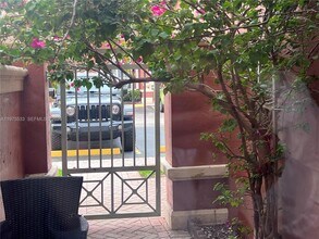 6104 NW 114th Pl in Doral, FL - Building Photo - Building Photo