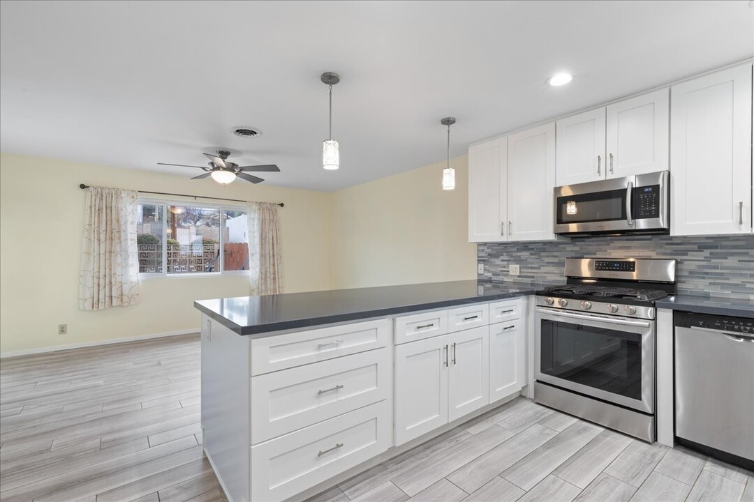 10602 Helendale Ave in Los Angeles, CA - Building Photo