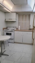 2000 Atlantic Shores Blvd, Unit 104 in Hallandale Beach, FL - Foto de edificio - Building Photo