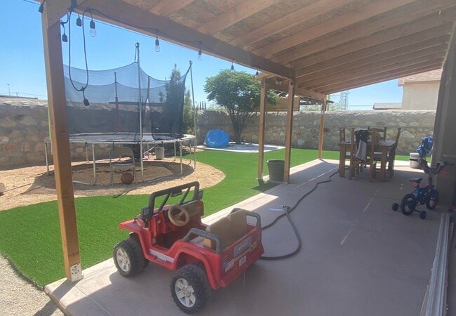 property at 1133 Montera Rd