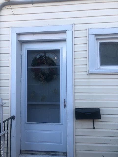 1 Dosoris Ln in Glen Cove, NY - Building Photo