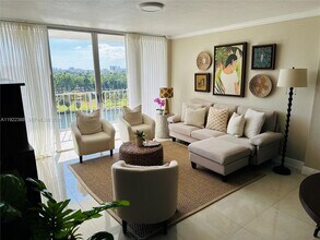 1700 NW N River Dr in Miami, FL - Building Photo - Building Photo