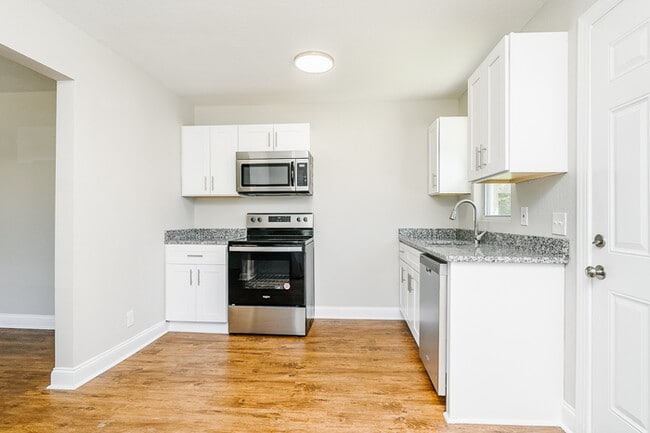 32 Gilbert Ct in Greenville, SC - Building Photo - Building Photo