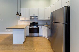 2057 W Dickens Ave, Unit 1N in Chicago, IL - Foto de edificio - Building Photo