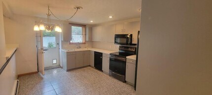 120 Savage St-Unit -2 in Revere, MA - Building Photo - Building Photo
