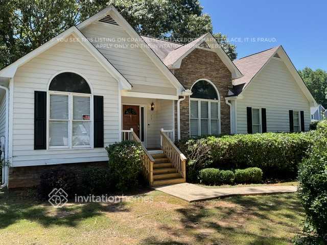 13 Wilshire Walk in Douglasville, GA - Building Photo