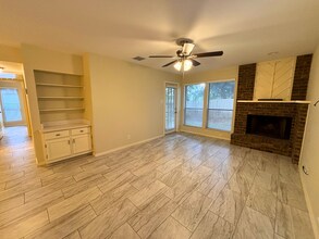 2542 Babcock Rd in San Antonio, TX - Building Photo - Building Photo