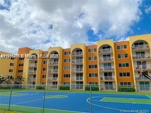 6940 Miami Gardens Dr in Hialeah, FL - Foto de edificio