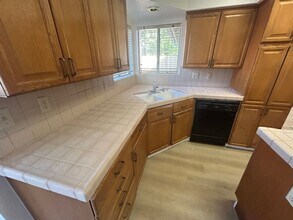 6010 W Cambridge Ave in Visalia, CA - Building Photo - Building Photo