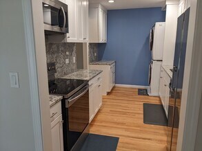 1777 Dewes St in Glenview, IL - Building Photo - Building Photo