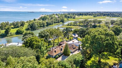 11 Beachside Common in Westport, CT - Building Photo - Building Photo