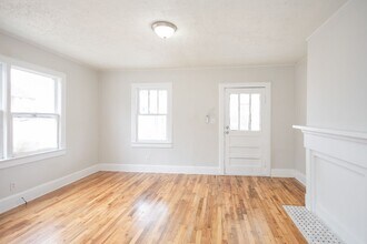 486 Hammond Dr in Griffin, GA - Building Photo - Building Photo