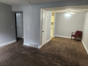 5321 S 580 E in Murray, UT - Foto de edificio - Building Photo