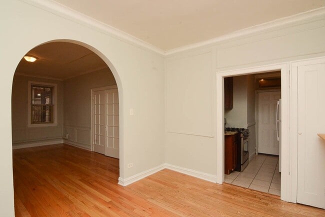 547 W Surf St, Unit A06C in Chicago, IL - Building Photo - Building Photo